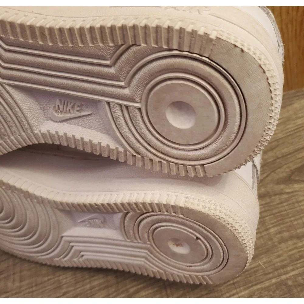 Nike Air Force 1 Low Classic Leather Sneakers Youth Size 6Y‎ Triple White